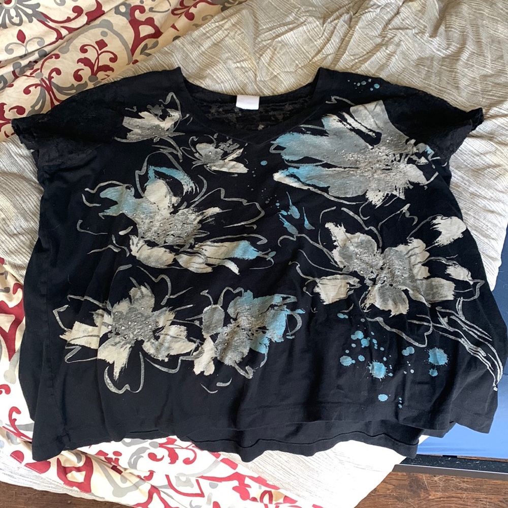 Avenue Tees 2 Please size 26/28 shirt